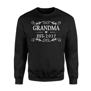 Funny Matching Family Vintage Grandma Est 2017 Gift Sweatshirt
